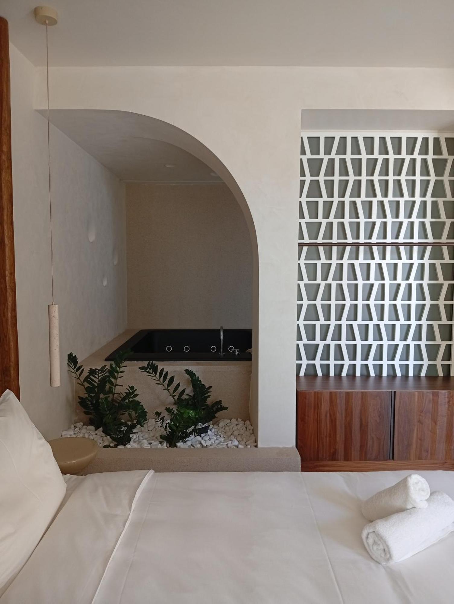 Uzenie All Suites Boutique Resort (Adults Only) Adelianósz Kámbosz Kültér fotó